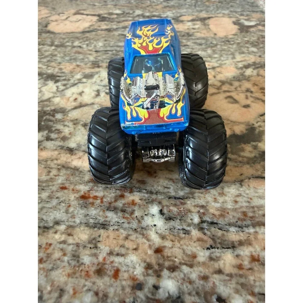 Hot Wheels Monster Jam Trucks Rodger Dodge - Blue w/ Red Rims  1:64 Scale